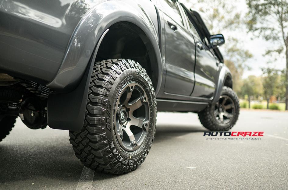 FORD RANGER BEAST BLACK MACHINED WITH DARK TINT